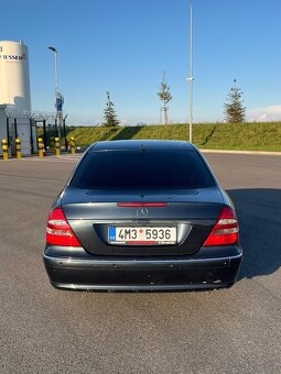 Mercedes-Benz W211 - 4