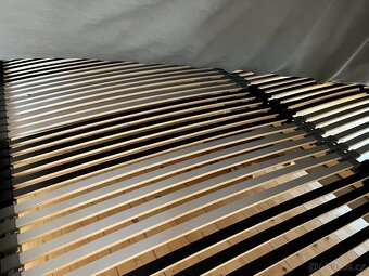 BJÖRKSNÄS postel 180×200 + 2× noční stolek – výborný stav - 4