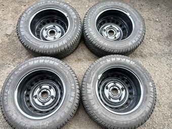 Prodám sadu kol Ford 215/65R15C ZÁTĚŽOVÉ - 4