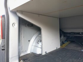Díly z VW T5 /T6 – nezávislé topení, stolek, police, postel - 4