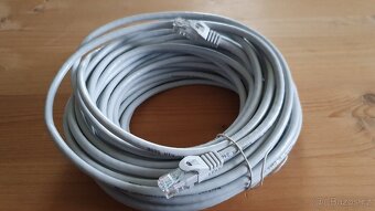 Kvalitní síťový kabel, propojovací, 2× RJ-45 (CAT6) - 4