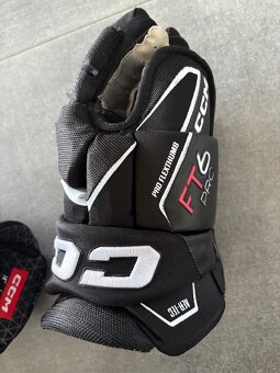 Prodám hokejové rukavice CCM JetSpeed FT6 PRO SR 14" - 4