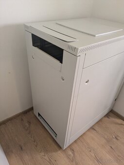 Stojanový 19″ rozvaděč – 24 U - 4