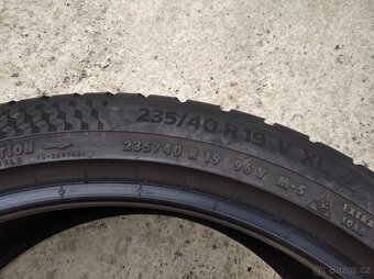 Prodám zimní pneu Continental 235/40 R19 - 4