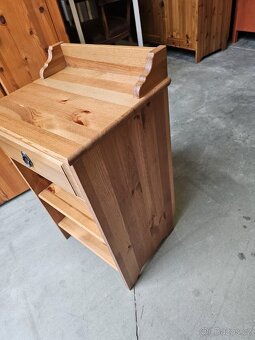 NOČNÍ - ODKLÁDACÍ STOLEK IKEA LEKSVIK S DROBNOU VADOU - 4