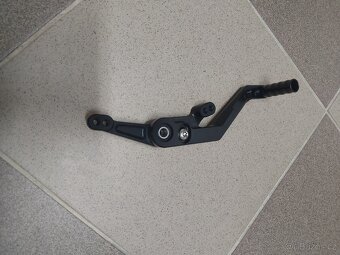 BMW S1000RR řadící páka Gilles - 4