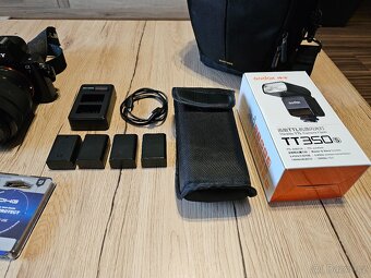 Sony Alpha A7 + prislusenstvi + objektivy - ZEISS 55mm - 4