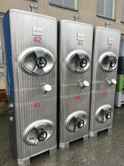 NEREZOVÉ NÁDRŽE DĚLENÉ 500+500 – 6KS - 4