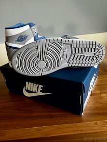 Tenisky Nike Air Jordan 1 Retro High - 4