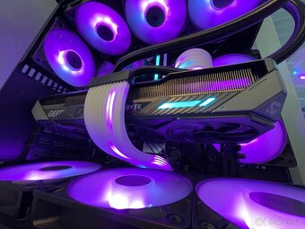 GIGABYTE GeForce RTX 5070 GAMING OC 12G - 4