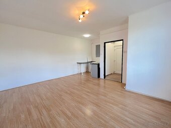 Pronájem startovacího bytu 1+kk, 34 m2 - střed Znojma - 4