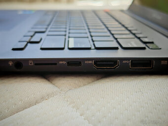 ASUS Vivobook 14" OLED AMD R7 5800H 16GB RAM RTX3050 - 4
