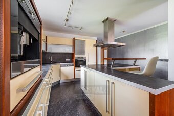 Prodej nadstandartního domu 342 m2 , s pozemkem 1534 m2, Sru - 4
