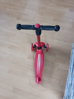 Koloběžka Ferrari se třemi kolečky - 4