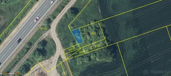 Malý pozemek u silničního přivaděče - 4