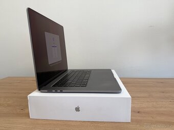 MacBook Air 15 M2 / 16 GB RAM/ 512 GB SSD - TOP STAV - 4