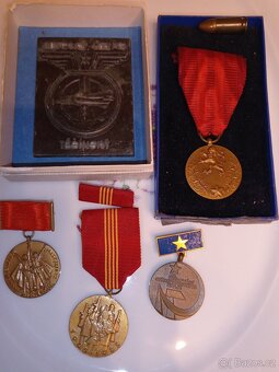 medaile a odznaky - 4