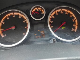 2xOpel Corsa D ,2007,TK 5/27, příplatková výbava, nájezd 104 - 4