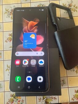 Samsung Galaxy Z Flip3 - 4