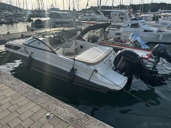 Kajutová loď Bayliner VR5 CUDDY - 4