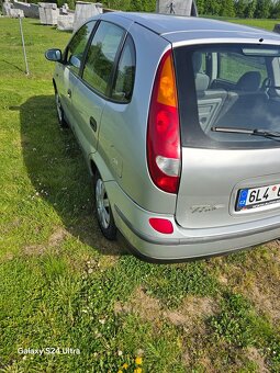 Nissan Almera Tino - 4