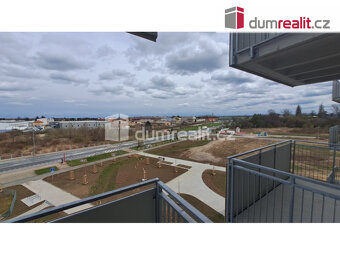 Světlý 2+kk s garáží, 50,8 m2 + 5,2 m2 balkon, 3.patro, OV, - 4