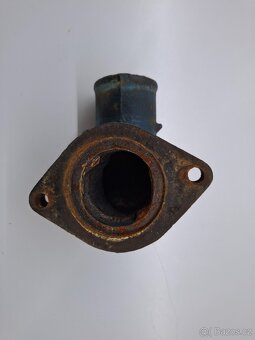 1967-76 Ford Thermostat Housing - 4