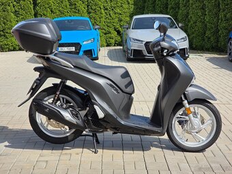 Honda SH 125i, kufr, původ ČR, servisní knížka - 4