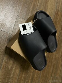 yeezy slides onyx NOVÉ nepoužité velikost US 10; EU 44 - 4