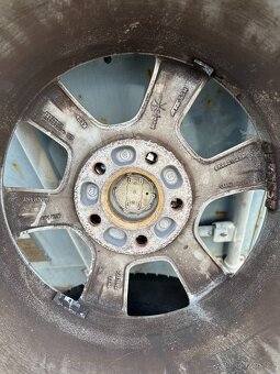 Zimní komplet 16" originál Audi rozteč 5 X 112 - 4