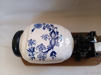 Porcelánový mlýnek na kávu - cibulák - 4
