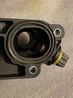 ÚPLNÁ SKŘÍŇ S TERMOSTATEM ŠKODA -  032 121 111N - 4