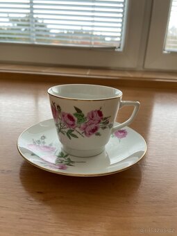 SADA  KRÁSNÝCH 6  NOVÝCH KÁVOVÝCH HRNÍČKÚ S PODŠÁLKY - 4