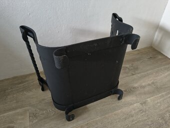 Prodám kovaný koš na dřevo - 4