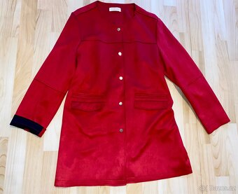 Krásný červený kabátek - 4