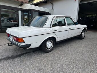 Mercedes W123 240D - 4
