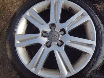 Prodám na Audi A4 b8,A5 org.alu kola 17"se zemními pneu - 4