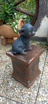 Zahradní dekorace- Soška Čivava 3 - 4