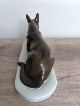 Retro soška "Ležící vlčák" Royal DUX - 4