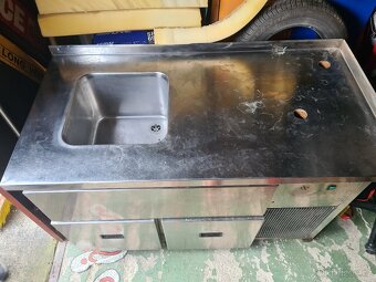 Saladeta se zásuvkami. - 4