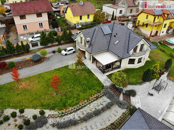 Dvougenerační dům 6+kk, 323 m2, pozemek 1868 m2, bazén, dům - 4
