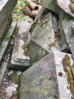 Náhrobek s podstavcem - 4