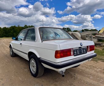 BMW E30 320i coupe klima/bez šíbru - 4