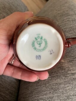 Porcelánový kávový šálek, hnědý hrneček Tři Grácie Slavkov - 4