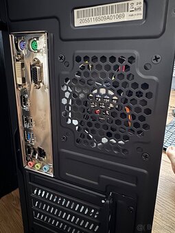 Kancelářský PC i3-7100 3.9ghz 8gb ram a SSD w10 - 4