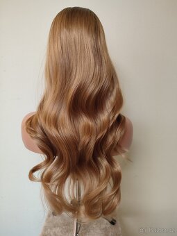 Nová zlatavá vlnitá Lacefront paruka s přirozeným odrostem - 4