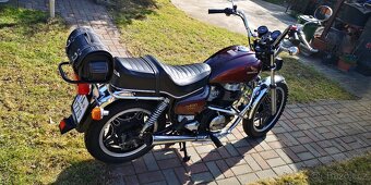 Honda CM 400 Custom - 4