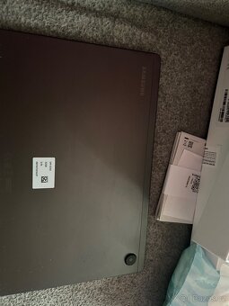 Prodám tablet galaxy tab A8 černy - 4