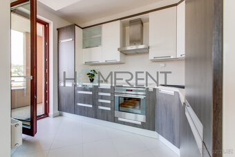 Pronájem bytu 3+kk, (81 m²) s lodžií (30 m²), terasou (30 m² - 4