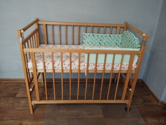 Dřevěná dětská postýlka - 4